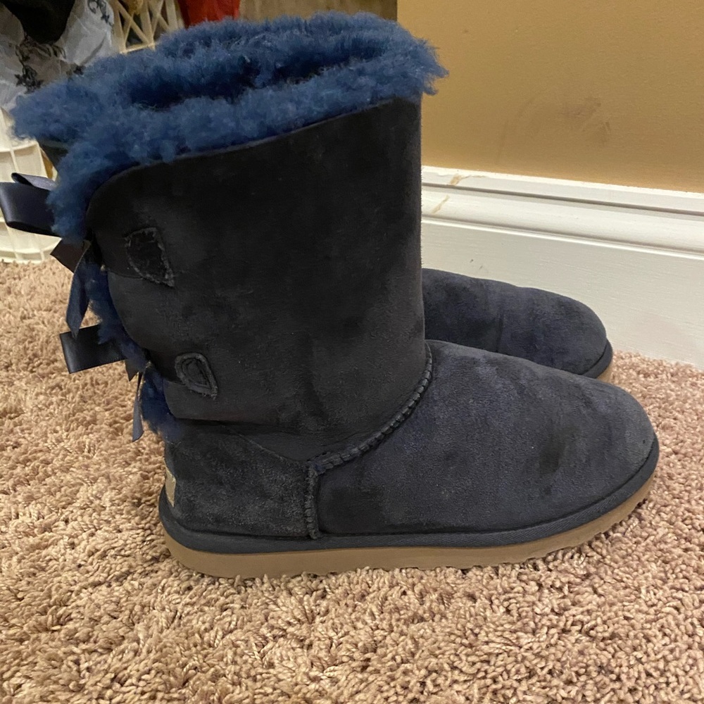 Uggs with bows - Picture 2 of 5